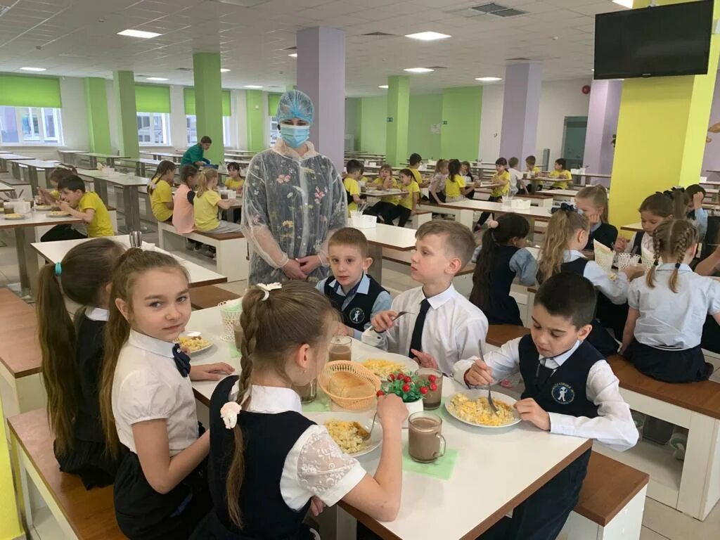 Лицей ест. Лицей столичный на чертановской. Мбоу лицей 73 барнаул. Маоу лицей 185 новосибирск. Лицей ест.