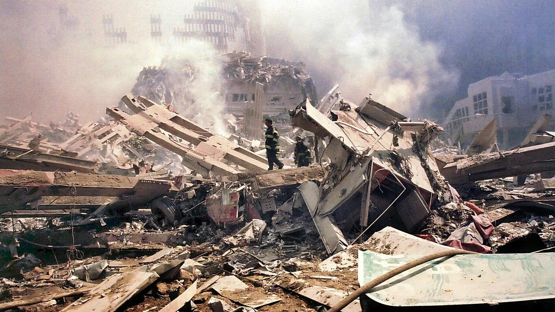 Теракт в 2001 году 11 сентября. Теракт в Нью-Йорке 11 сентября 2001. 11 Сентября 2001 года Пентагон. Обломки ВТЦ 11 сентября.