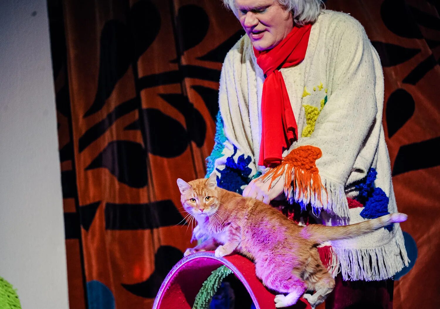Выступление куклачева с кошками. Куклачев театр кошек. Шоу Юрия Куклачева.