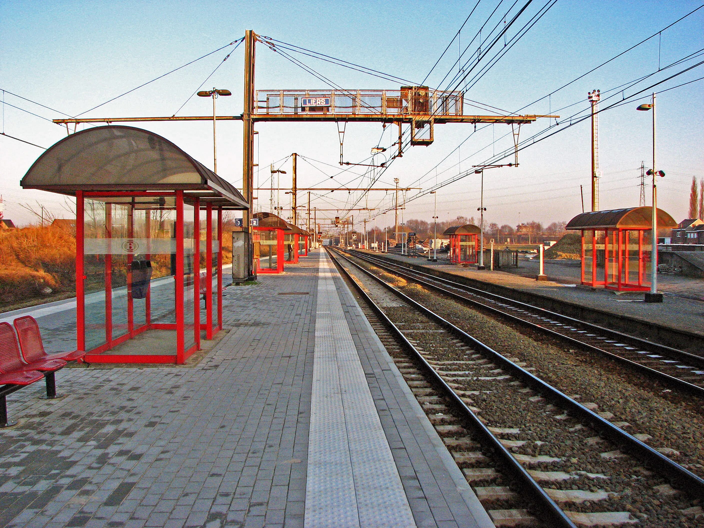 Включи станция картинки. Железнодорожный вокзал Шумерля платформа. Станция киштуан. ЖД станция Электроугли. Железная дорога «станция».