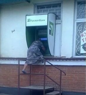 Стою у банкомата время ночи три часа