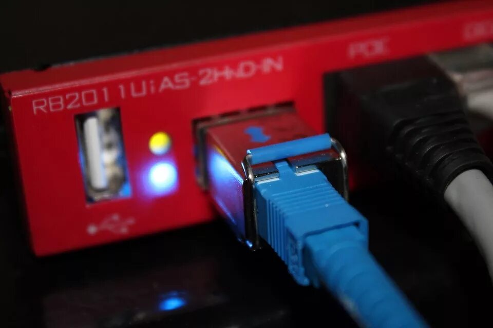 Как раздвоить интернет кабель. Провод от ноутбука к интернету. кабель от интернета. usb port forward. как обжимать интернет кабель.