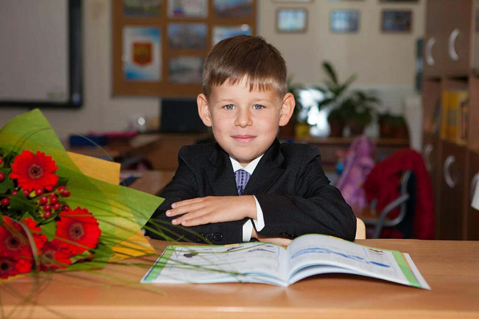 Фото школьника. Мальчик первоклассник. Школьники первоклашки. Мальчик в школе. Первоклассник 2022 мода мальчик.