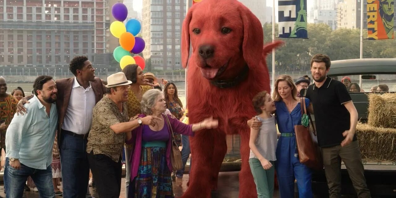 Клиффорд 2021 большой красный. Красный пёс Клиффорд 2021. Мэгги Ховард большой красный пес Клиффорд. Большой красный пёс Клиффорд афиша.