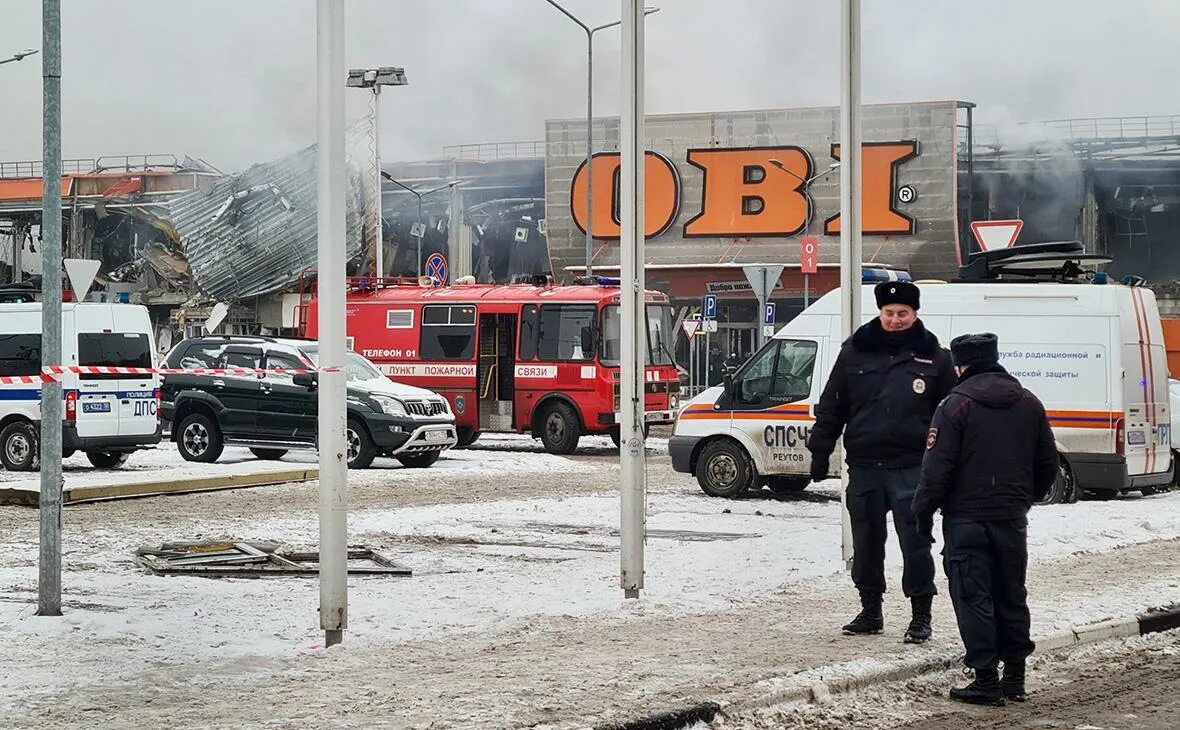 Почему начался пожар в крокусе. Пожар в Москве. Пожар в Московском ТЦ "мега. Пожар в торговом центре в Москве. ТЦ мега Химки пожар.