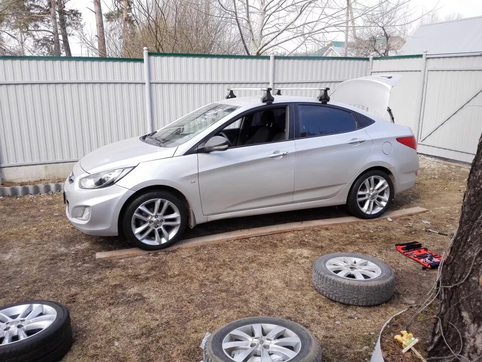 Колеса Hyundai Solaris r16. Hyundai Solaris диски r17. Solaris 17r диски низкопрофильные. Солярис вертушки r17. Разболтовка rio