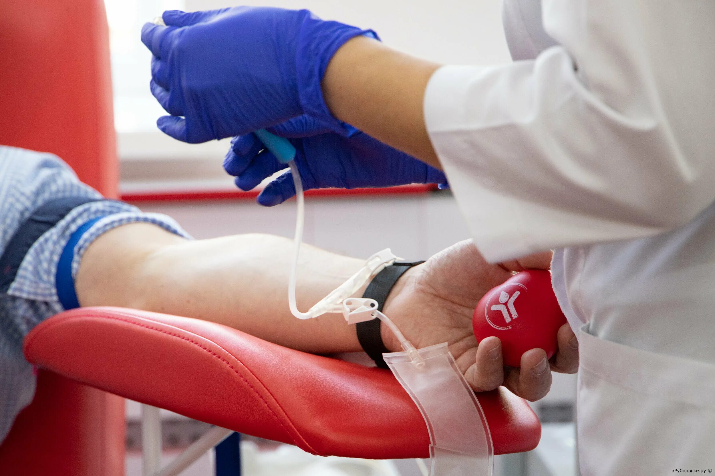 Процедура донорства. Донор крови. Сдача крови. Переливание крови донорство.