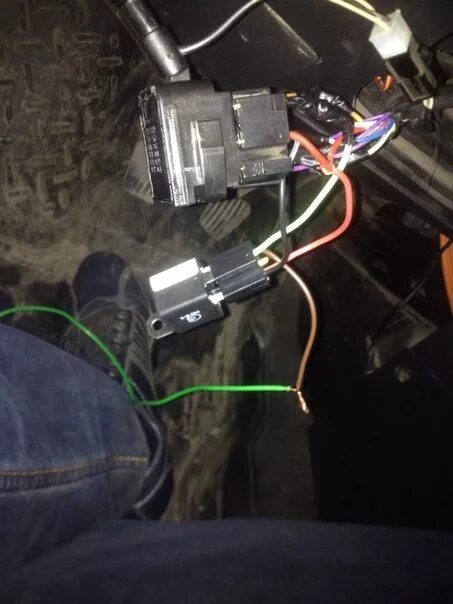 Дальний свет нексия. Почему не выключаются фары. Реле омывателя фар лада гранта. Реле автоматического включения фар дэу. Реле дальнего света лада гранта 2013.