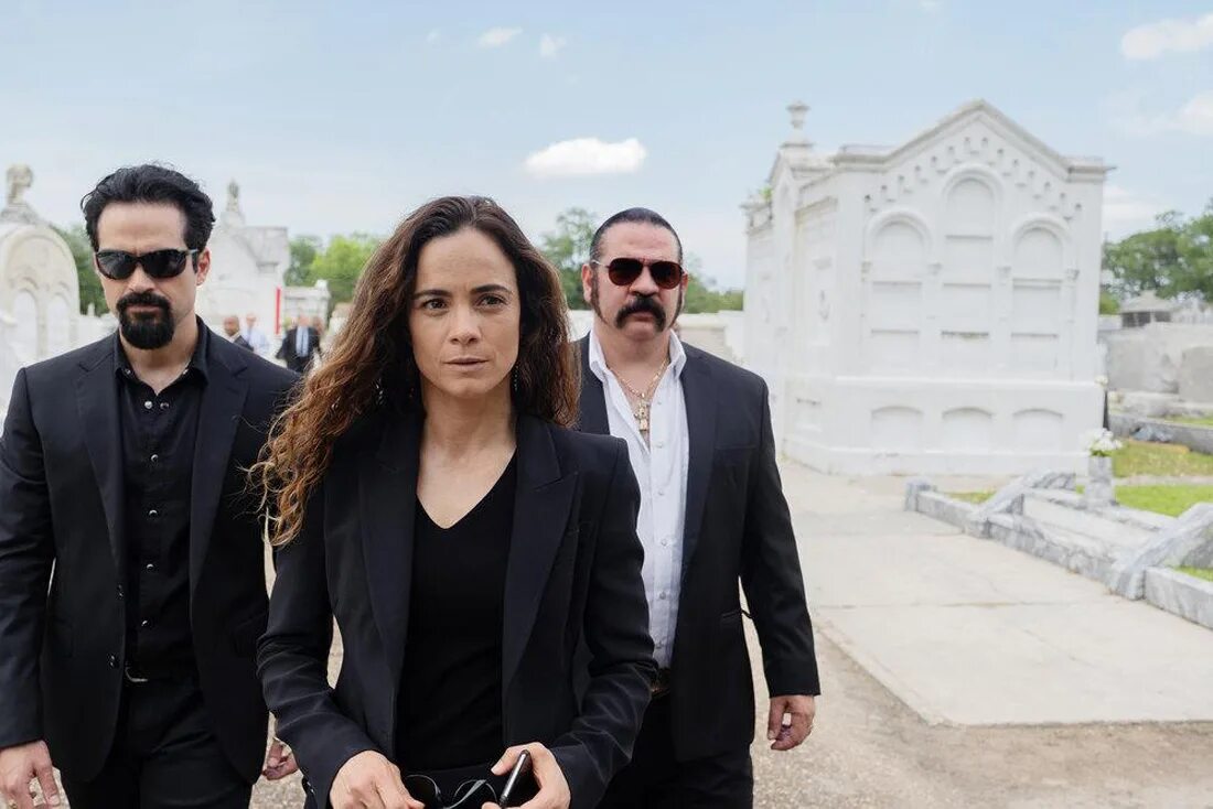 Queen of the south 3 сезон. королева юга сериал. тереза мендоза королева юга. тересита королева юга. тереса мендоса королева юга.