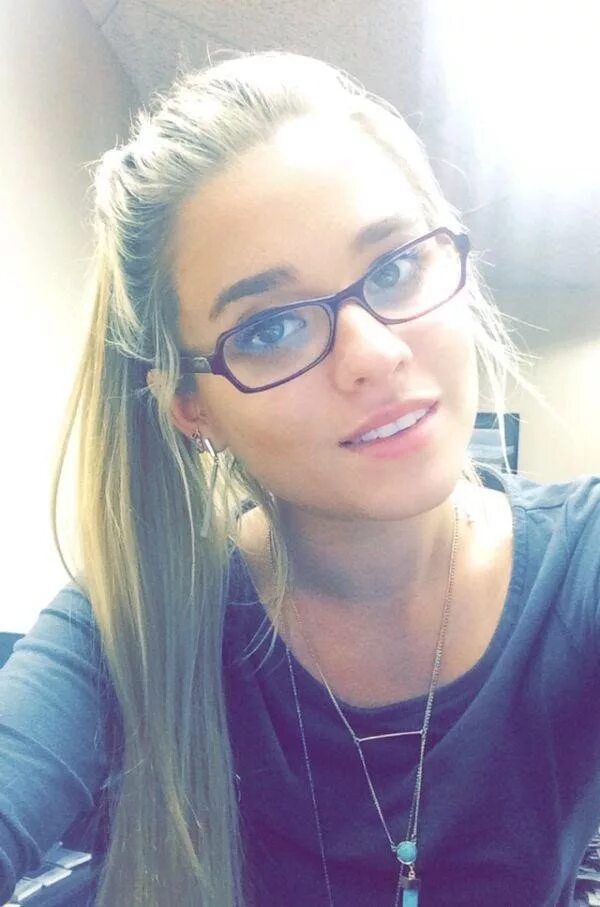 энджи варона селфи. энджи варона в 18 лет. селфи плохого качества. фото девушки селфи. селфи подростков неудачное.