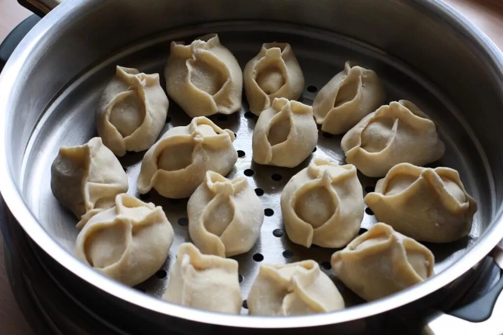 китайские пельмени цзяоцзы. пельмени на пару как называются. цзяоцзы, баоцзы, вонтоны. пельмени цзяоцзы. пирожки баоцзы китайские паровые.