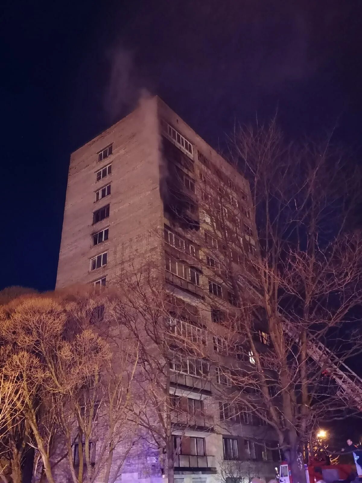 Ростов 10 этаж. Пожар в квартире. пожар в квартире многоэтажном доме. многоэтажка после пожара.