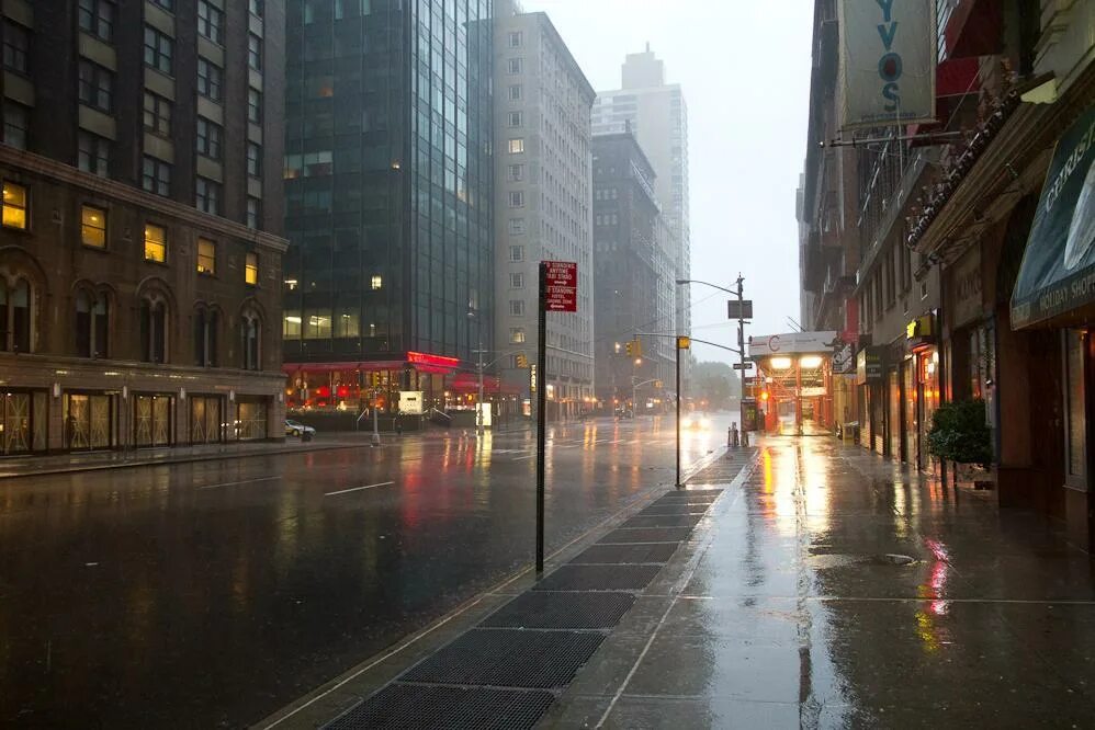 Столица дождей город. Ливень в Нью-Йорке. Город Рэйн Америка. Город дождливый Нью Йорк улица. Климат Нью-Йорка.