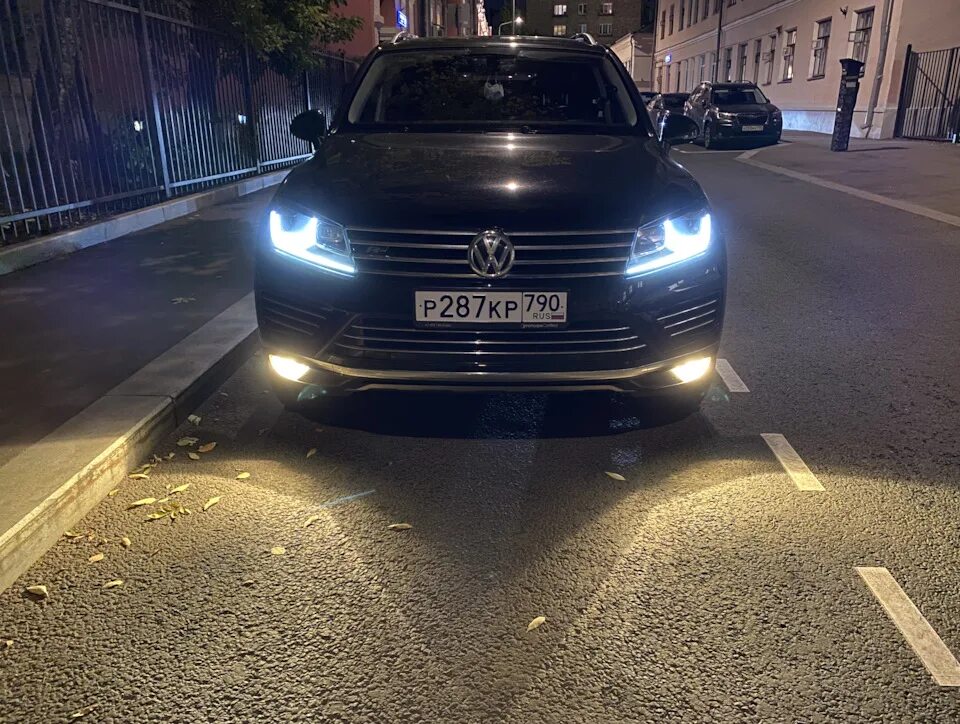 Лампа противотуманки туарег нф 2011. Фольксваген туарег 1 лампы ближнего света. Лампа ближнего света touareg 2 3. Туарег 2008 лампа габаритная. Лампочки на ближний свет туарег 2008.