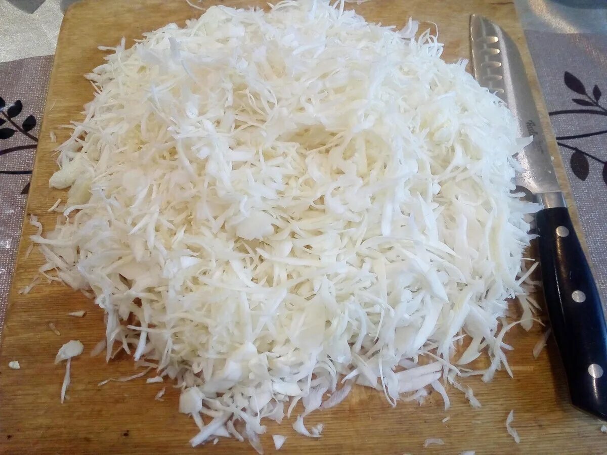 Салат витаминный. Салат из свежей капусты как в советской столовой. Капуста в столовой. Салат из капусты и моркови с маслом. Тушеная капуст аас картошкой.