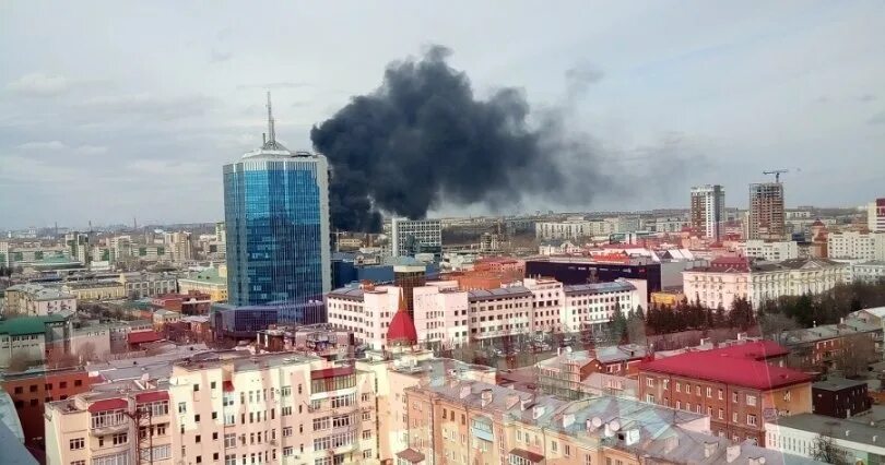 В городе челябинск живут. Конгресс Холл Крылья Челябинск. Типичный Челябинск. Пожар на строительной площадке. Живу в Челябинске.