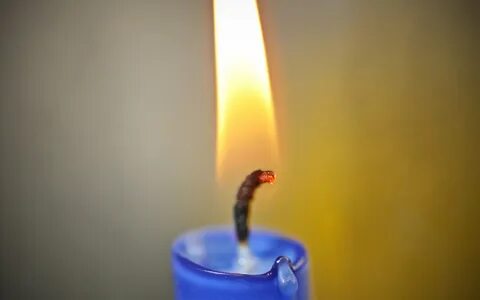 Свеча горит в воде