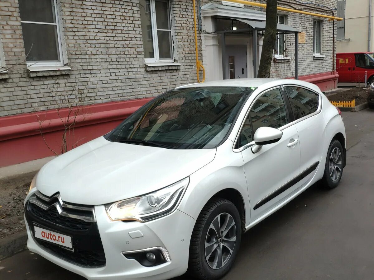 Белый citroen. Citroen ds4 белый. Красивый белый ситроен. Машина ситроен белая. Белый ситроен с серой крышей.