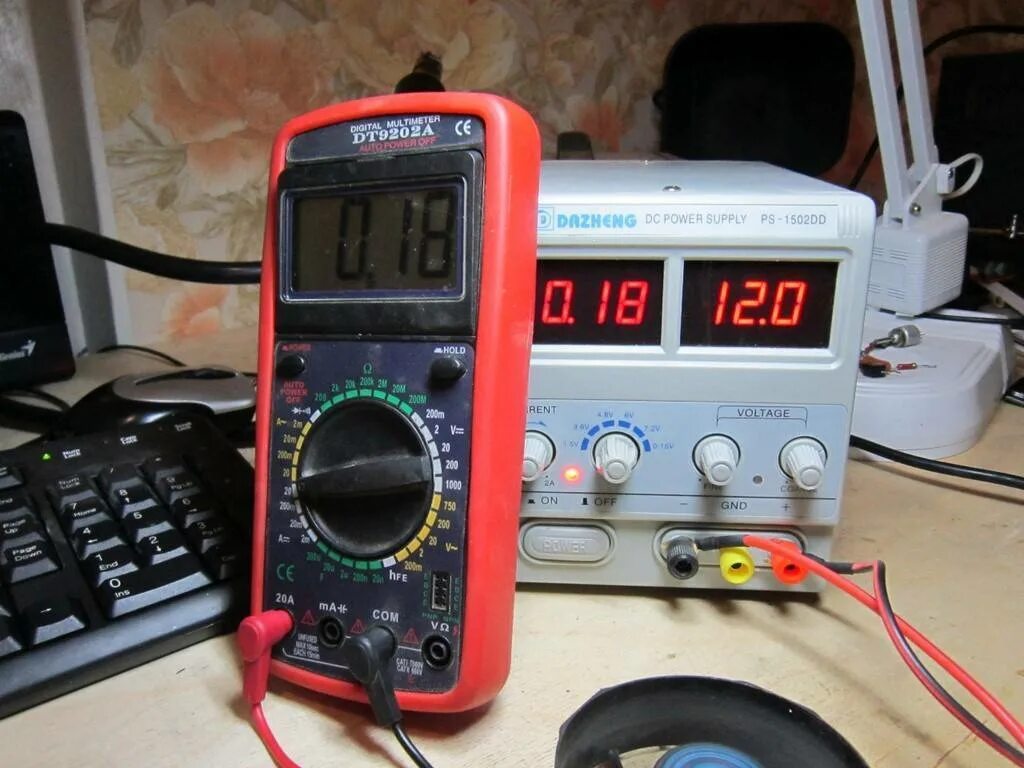 Измерение большой мощности. Dt9202a мультиметр. Мультиметр 10 ампер переменный ток. Мультиметр в7-61 замер 380. Цифровой мультиметр DT-9202.