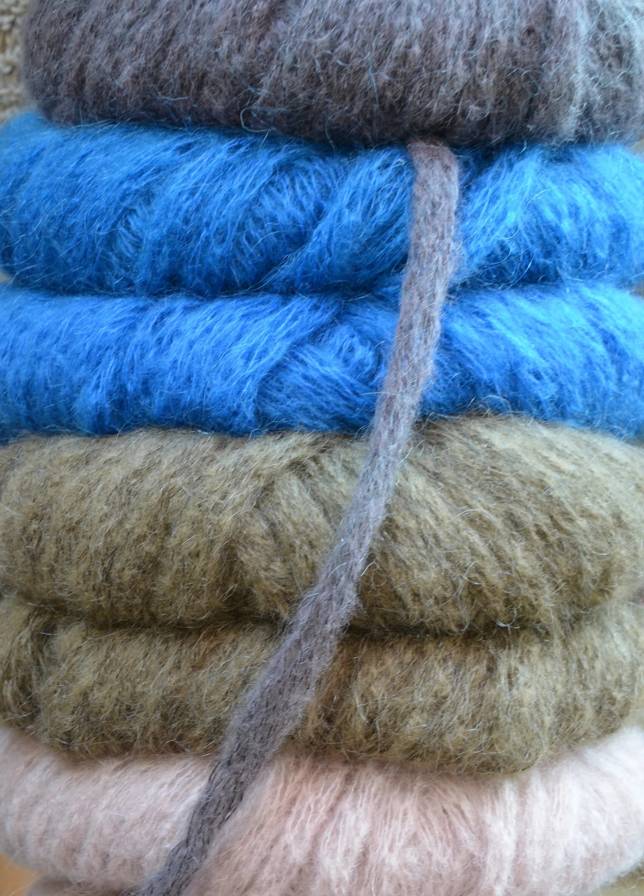 Wool шерсть. Шерсть. шерсть (материал). шерсть для вязания. чистый материал шерстяные нитки.