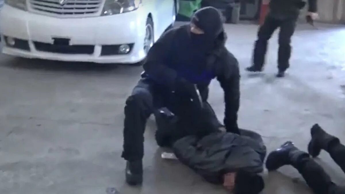 Преступная группа. Преступная группа. Задержание преступника. При задержании преступной группы. Оперативное задержание.