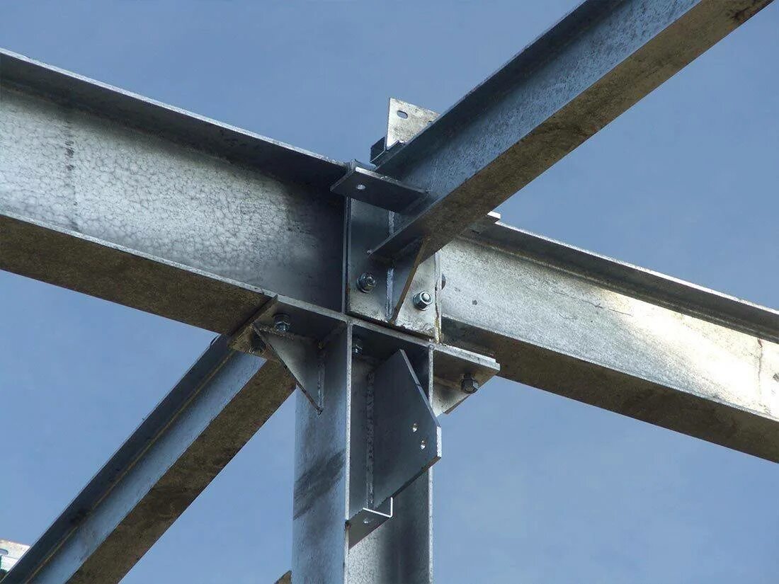Монтажные соединения стальных конструкций. Металлические пролетные балки из двутавра №45. Подкрановая металлическая балка 1300. Крепление к металлоконструкциям. Колонны металлические конструкции.