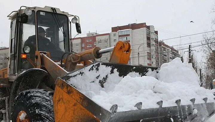 Сколько снега было 19 декабря 2025. Вывоз снега на газели. вывоз снега на зил. снег новосибирск подметальные. каток новосибирск на ленина уборка снега.