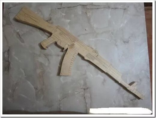 Деревянный автомат калашников. Затвор деревянного ак47. Деревянный автомат своими руками. Макет автомата калашникова из дерева. Сборная модель targ ак-47.