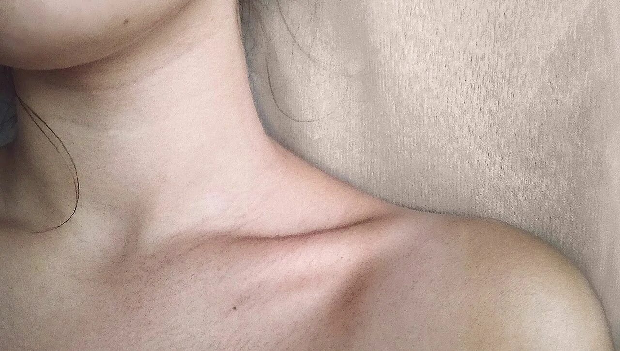 Женские ключицы. Эстетика красивая ключицы. Шея девушки. Ключица у человека. Красивые ключицы.