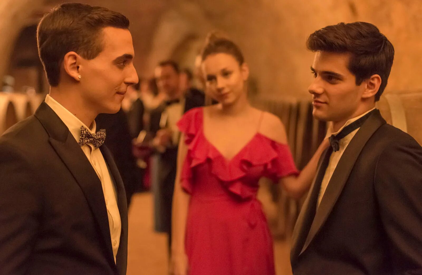 Сериал элита нетфликс 2018. Элита сериал хорхе лопез. Арон пипер элита сериал. Патрик элита сериал. Элита моменты.