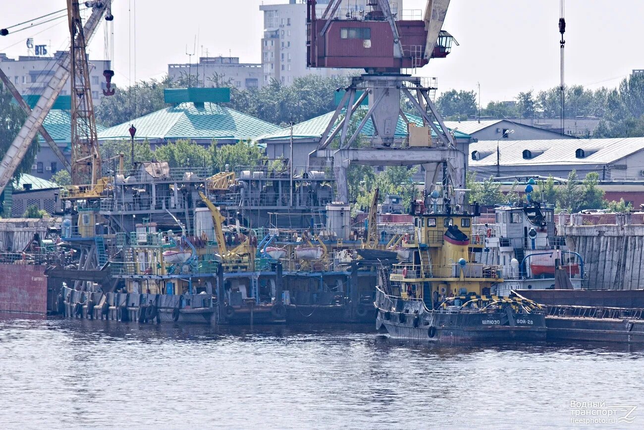 Волжский речной порт. Грузовой порт волгоград. волжский порт. волжский 516. шлюзовой кран.