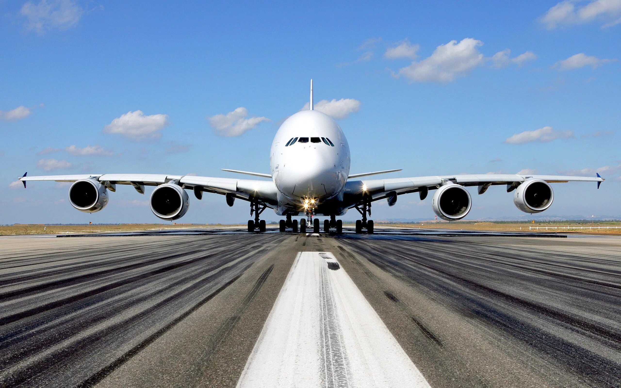 Фото самолета. Airbus a380. Airbus a380 SUPERJUMBO. Airbus a380 взлет. Airbus ACJ-380.
