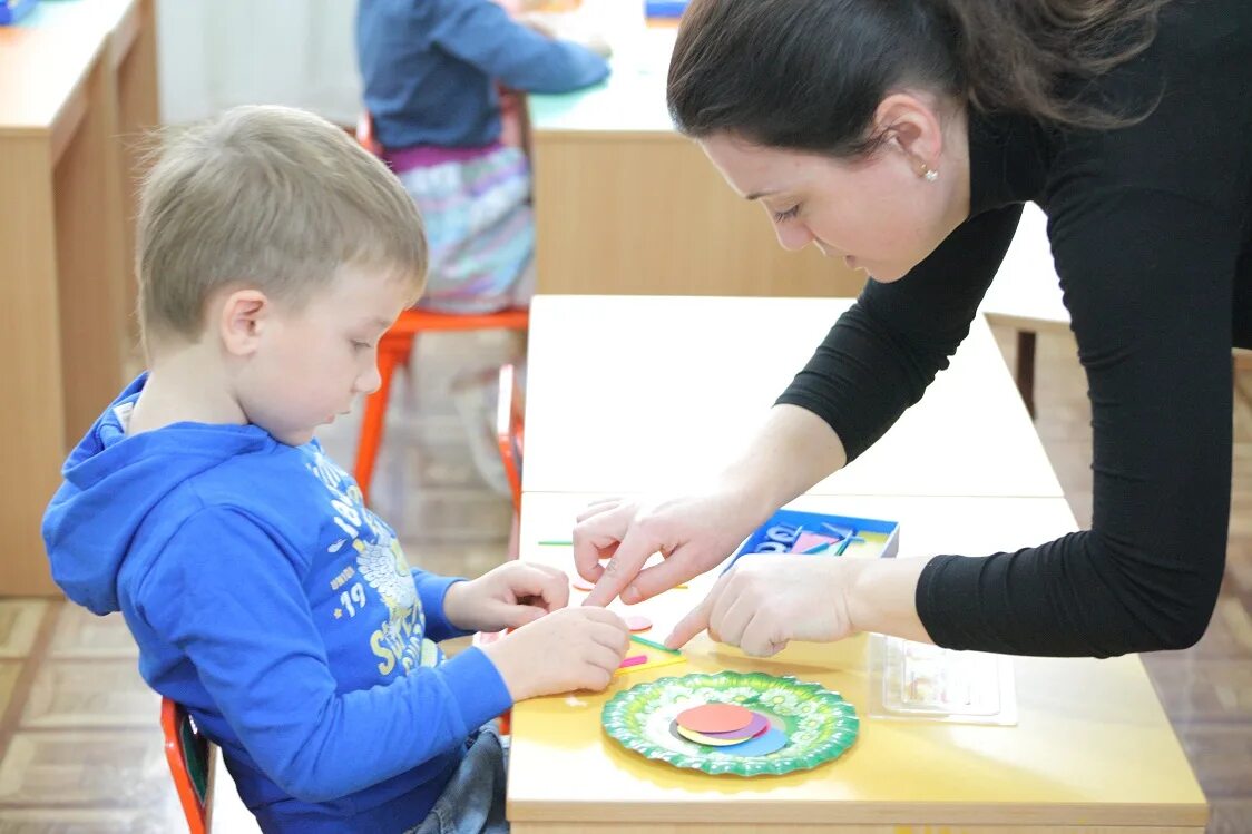 изобразительная деятельность 3 класс. изо в младшей группе детского сада. нестандартные техники рисования для детей. мастер-класс для детей начальных классов. тон и цвет занятие по рисованию.