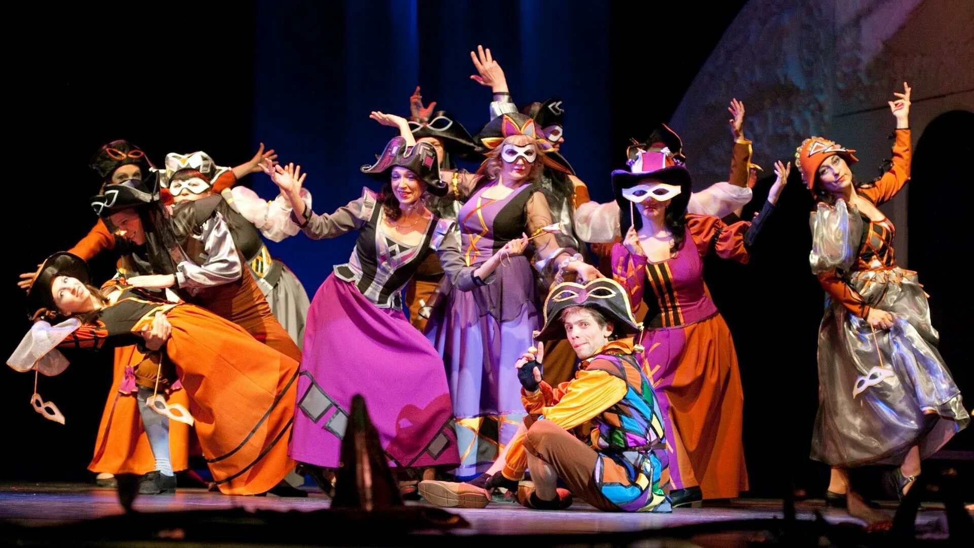 Оперетта современная. Мюзикл канкан в театре музыкальной комедии. Эвита музкомедия екатеринбург. Оперетта презентация. Pbrkb.