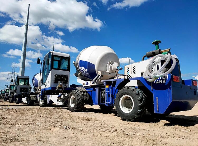 Concrete mixer. Автобетономешалка Aimix. Автобетоносмеситель КАМАЗ С самозагрузкой. Мобильный бетоносмеситель с самозагрузкой. Бетоносмеситель Aimix as 3-5.