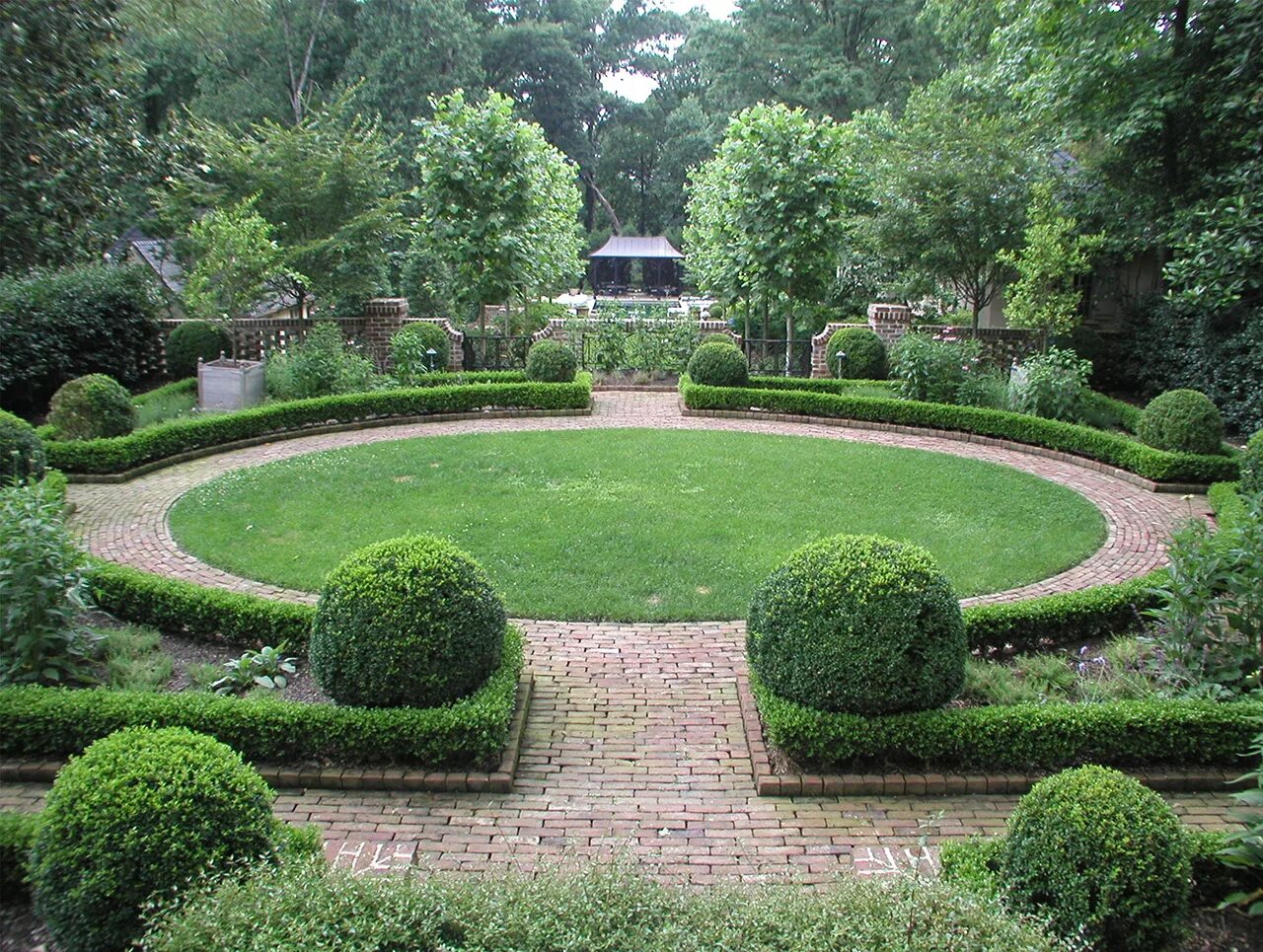 Какие основные ландшафты. Регулярный сад Ильи Васецкого. Партерный сад пруд французский стиль. Ian Kitson ландшафтный дизайнер.
