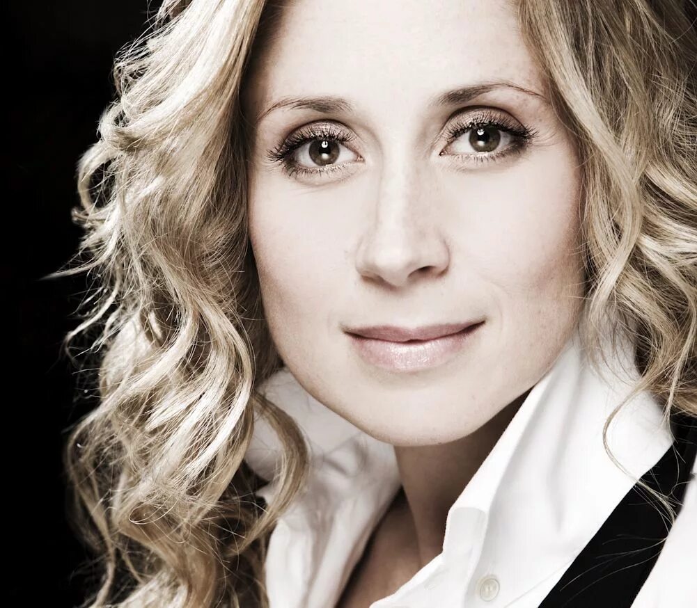 Лара фабиан фото. Ларе фабиан. Ларе фабиан. Lara fabian 2021. Ларе фабиан.