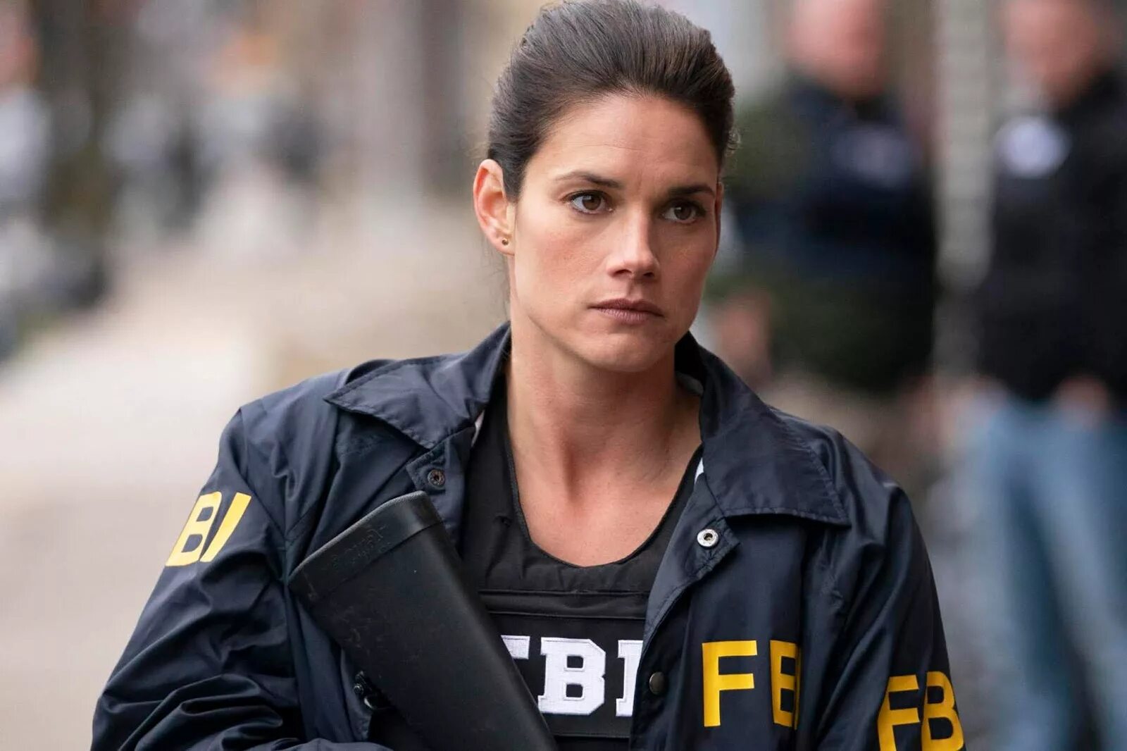 Мэгги белл фбр. Фбр самые разыскиваемые преступники 2020 сериал. Про агентов фбр. Мисси перегрим фбр. Джулиан макмэхон сериал фбр.