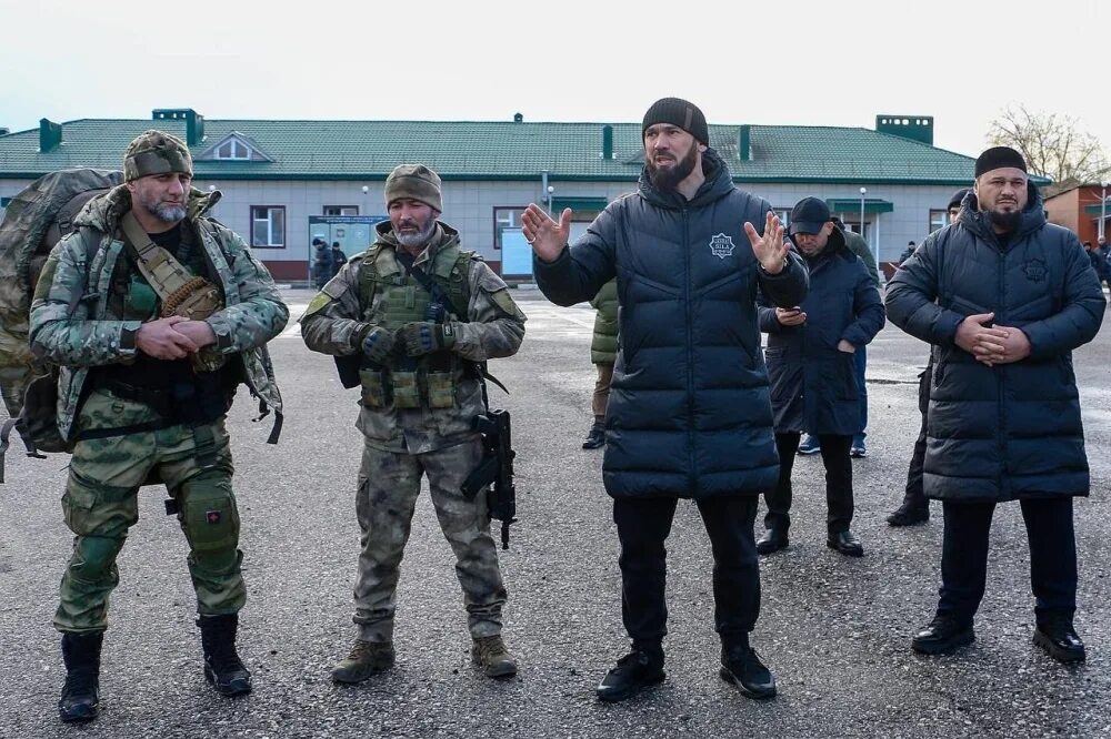 Чеченцы в белгороде. Чеченцы на украине. добровольцы на украину. чеченские добровольцы на украине. добровольцы из чечни.