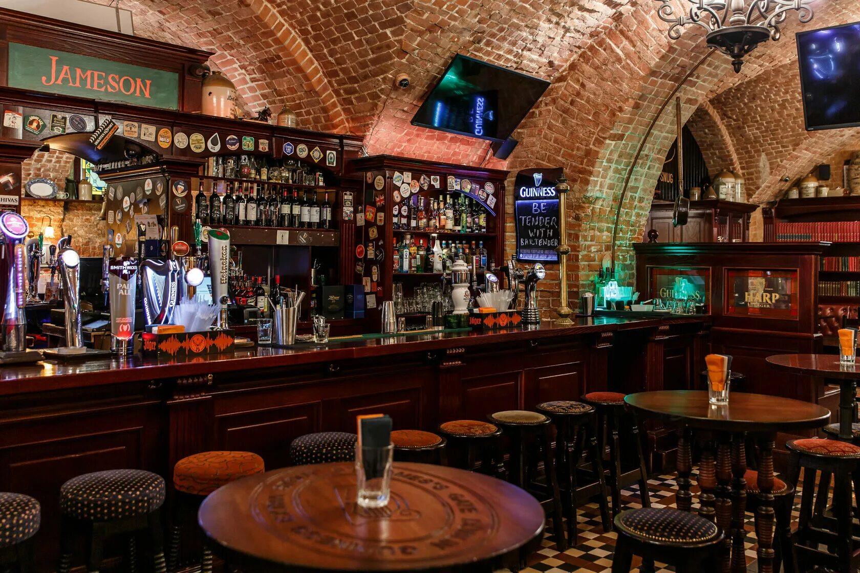 22 Best Restaurants In Belfast To Eat Like A Local In 2025 Irish pub interior, P