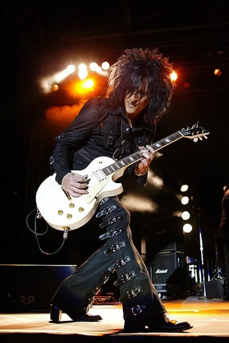 Steve stevens. Стив стивенс. steve stevens гитарист. гитарист билли айдола. steve stevens michael jackson.
