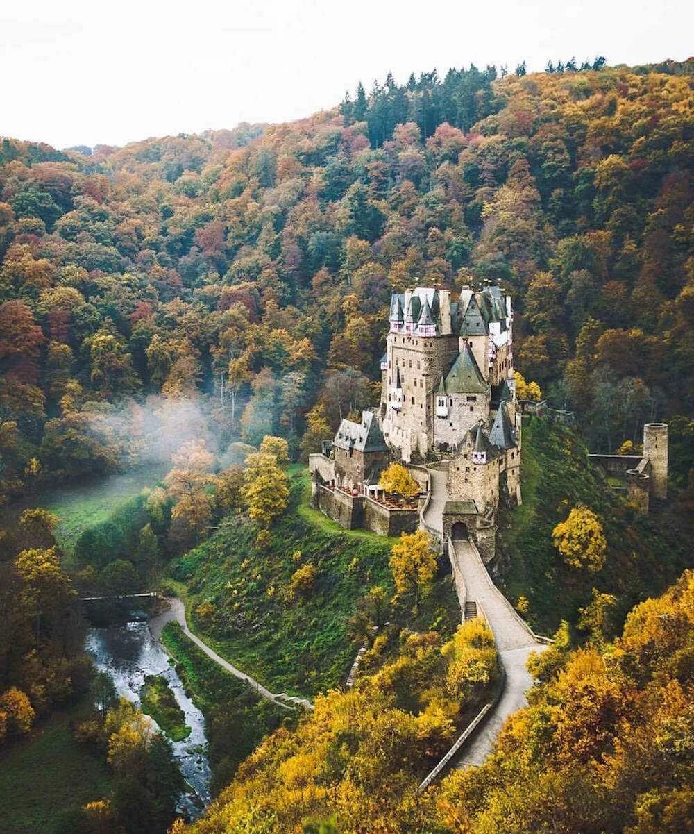 Самые красивые и интересные места. Замок Эльц Германия. Замок Eltz в Германии. Замок Эльц, Германия (XII век). Замок Найдштайн Германия.