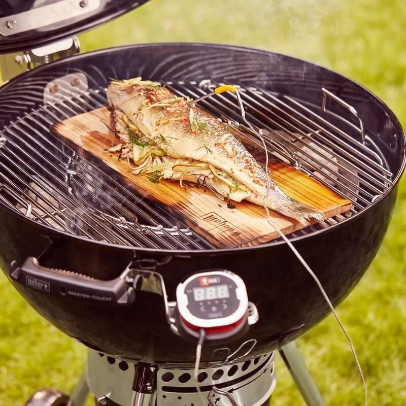 Weber master. Угольный гриль Weber Master-Touch GBS Premium e-5770 57 см черный. Гриль Weber 5770. Гриль барбекю Вебер угольный. Гриль Вебер мастер тач.