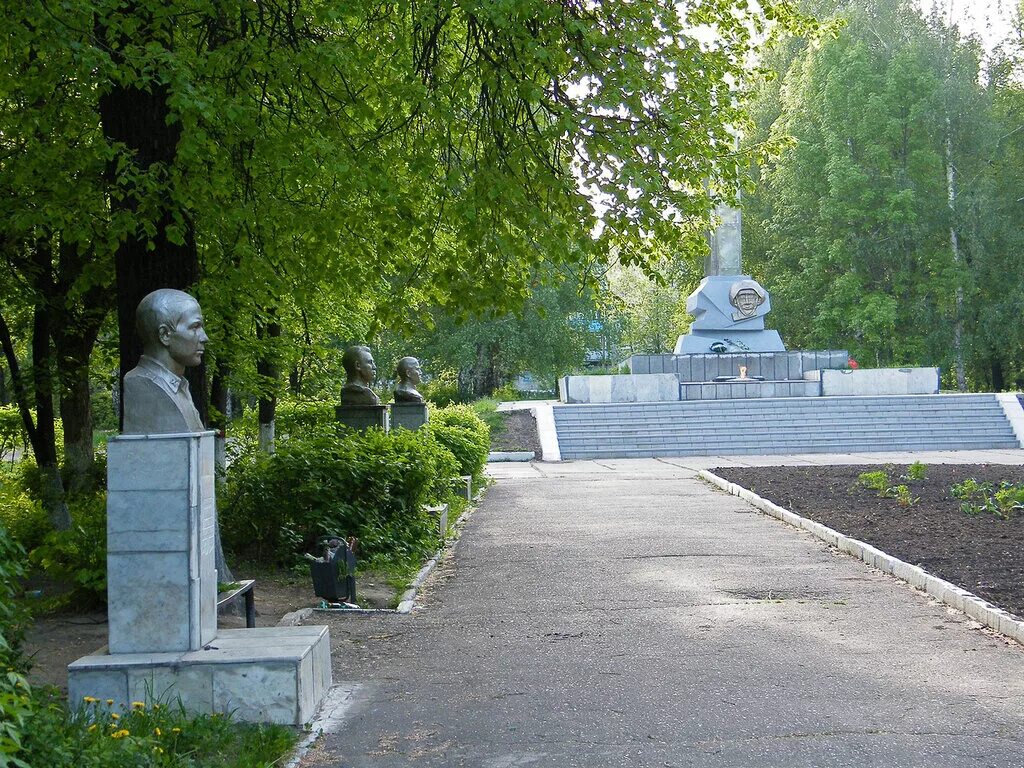 вечный огонь г. волжск рмэ. парк победы г. бюст наты бабушкиной в йошкар-оле. парк победы город волжск.