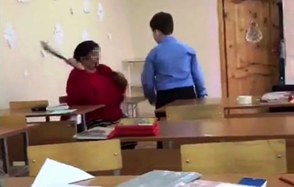 учитель наказывает непослушную. удар учителю. учитель наказывает непослушную. наказание непослушных девушек. учитель наказывает непослушную.