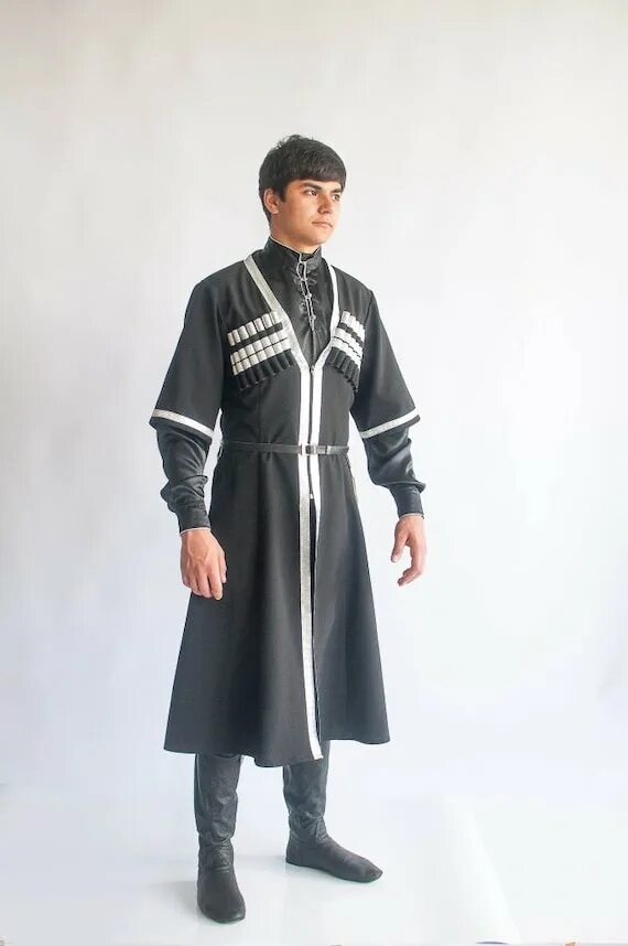 Казачья черкеска с газырями. Чоха. Чоха грузинская национальная одежда. Черкеска грузинский национальный костюм. Чоха.