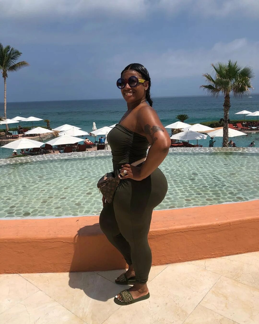 Cherokee d. Жопастая негритянка cherokee d a. Cherokee d. Cherokee d dress. Cherokee d.