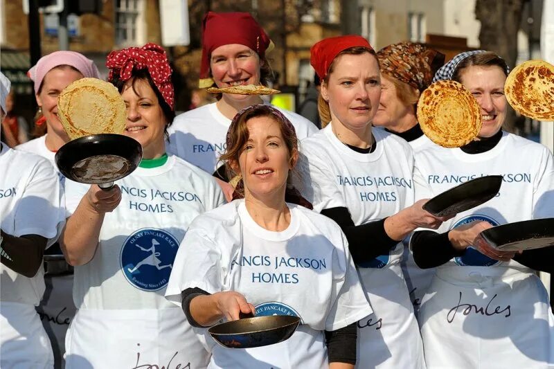 Shrove tuesday. Международный день блина. Блинный день в Британии. Международный блинный день. Блинный праздник в Великобритании.