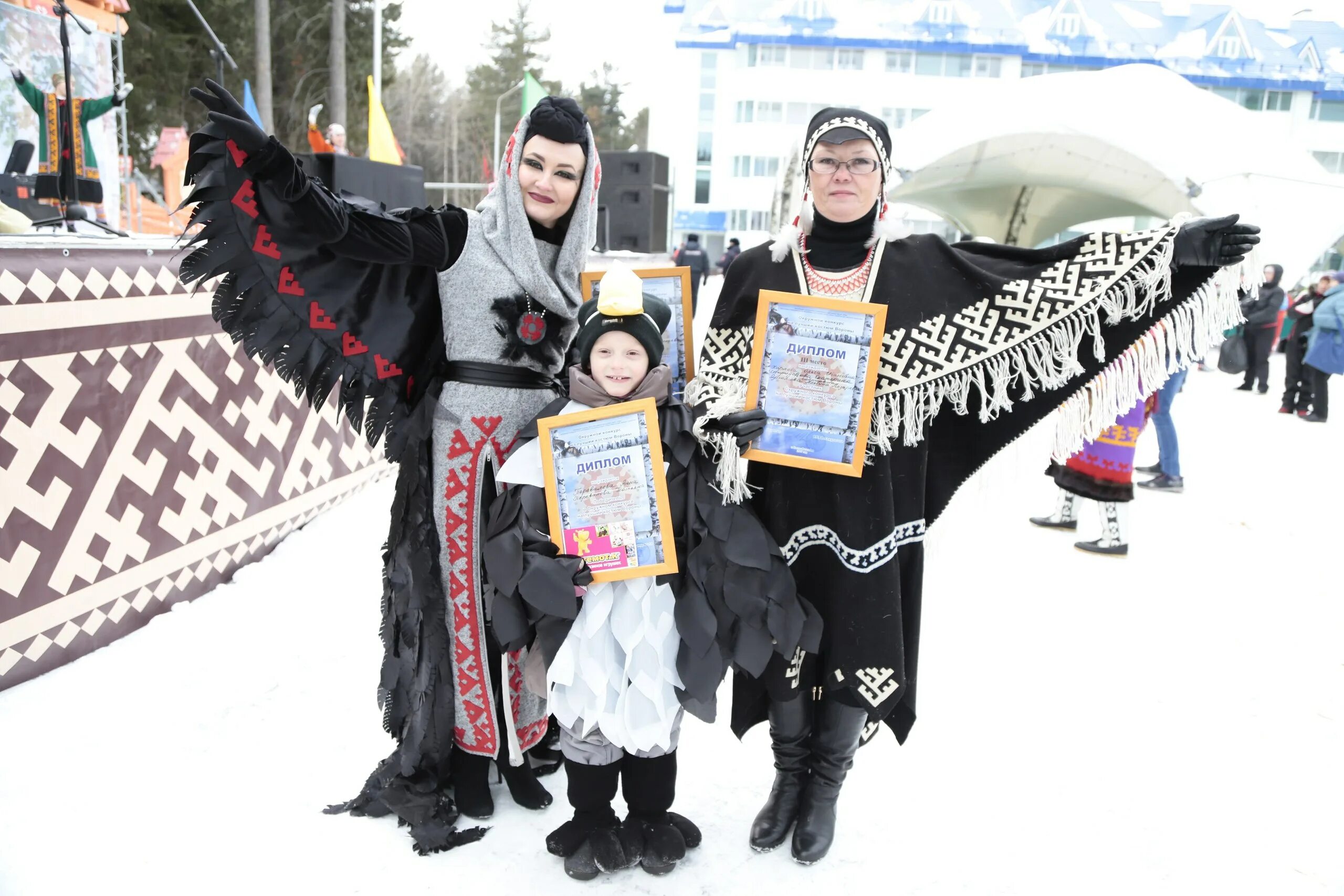 Вороний день праздник хантов. Ханты и манси Вороний день. Праздники народов Ханты и манси Вороний день. Вороний день праздник у народов севера. Праздник Ханты Мансийск Вороний день.