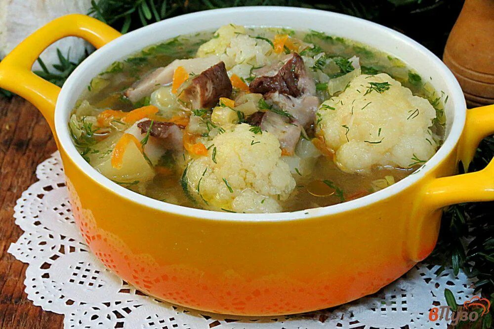 Суп капуста картошка морковь. Суп с цветной капустой. Щи из цветной капусты. Суп с цветной капустой и грибами. Суп куриный с цветной капустой и грибами.